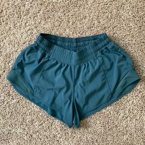 Lululemon 2.5” Hotty Hot Short
